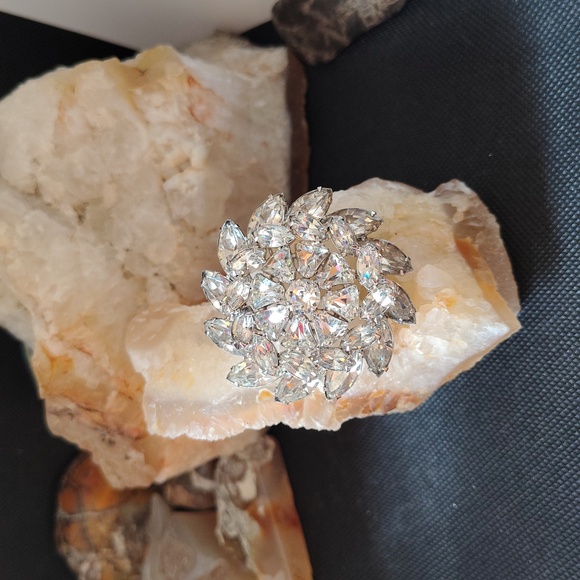 Albert Weiss Jewelry - Dazzling Weiss Vintage Silver Tone Crystal Rhinestone Brooch